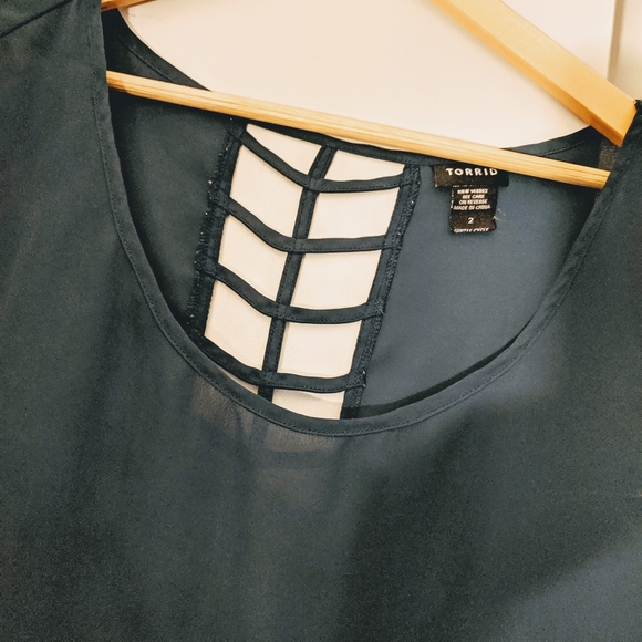 Torrid plus shirt - Picture 2 of 7